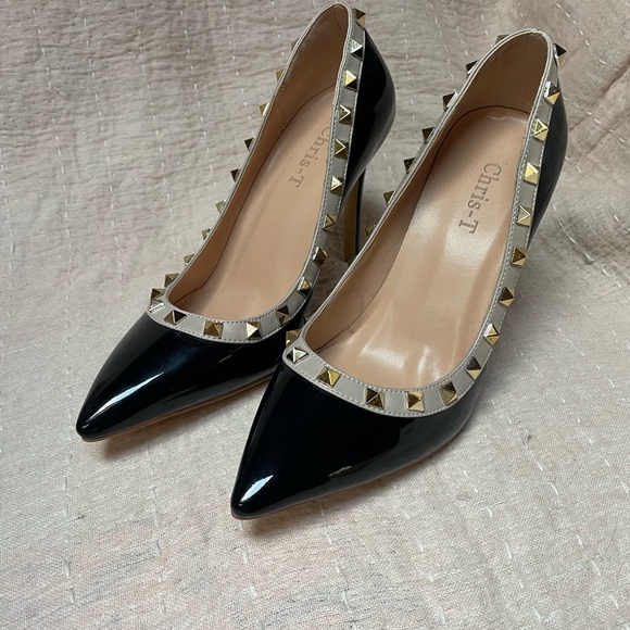 Chris-T Pumps, Black/Tan with Gold metal details 4 inches - Picture 4 of 5